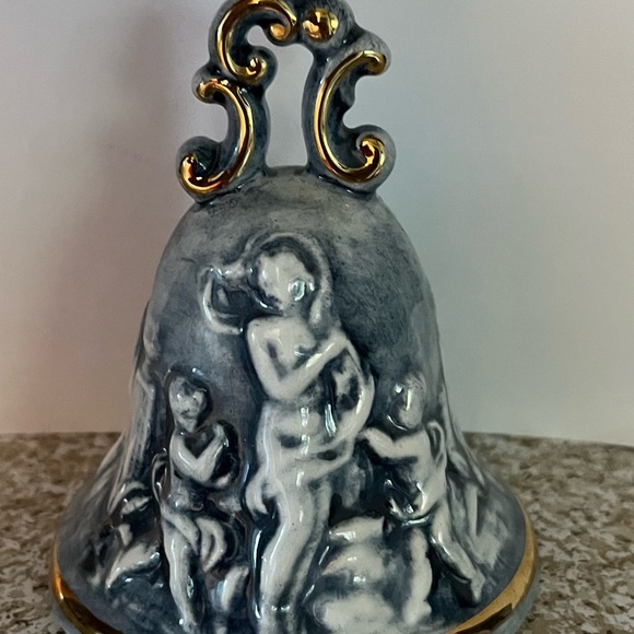 R. Capodimonte Bell Mint - Picture 1 of 6